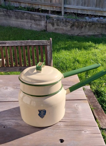 Vintage enamel judge ware pot Carousel 1
