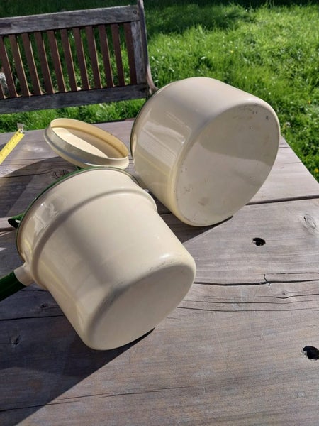 Vintage enamel judge ware pot Carousel 9
