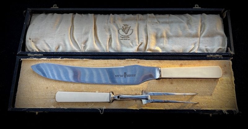 VERY TIDY VINTAGE CARVER SET BY WINGFIELD & ROWBOTHAM SHEFFIELD Carousel 1
