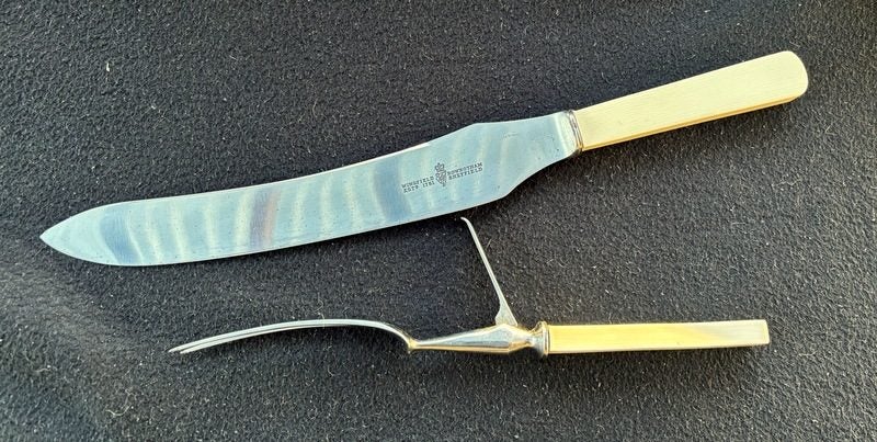 VERY TIDY VINTAGE CARVER SET BY WINGFIELD & ROWBOTHAM SHEFFIELD Carousel 2