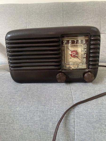 Philco Vintage Radio (it works!) Carousel 1