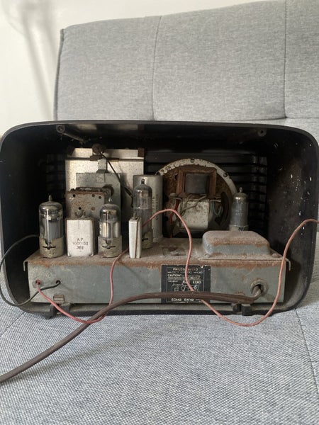 Philco Vintage Radio (it works!) Carousel 2