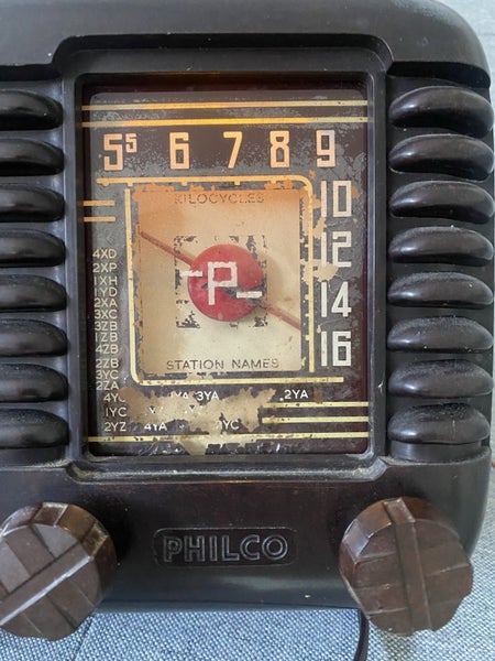Philco Vintage Radio (it works!) Carousel 3