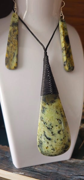 Greenstone / Pounamu set Carousel 1