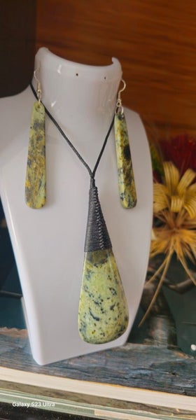 Greenstone / Pounamu set Carousel 2