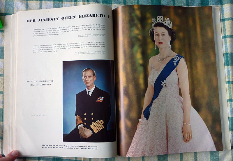 THE QUEEN – THE CORONATION 1953 Carousel 2