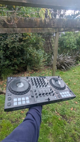 Pioneer DDJ1000 with Carry Case Carousel 1