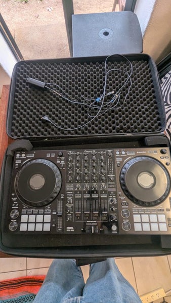 Pioneer DDJ1000 with Carry Case Carousel 2