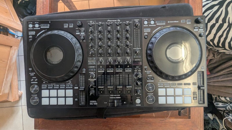 Pioneer DDJ1000 with Carry Case Carousel 7