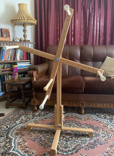 Skein upright wool winder Carousel 1