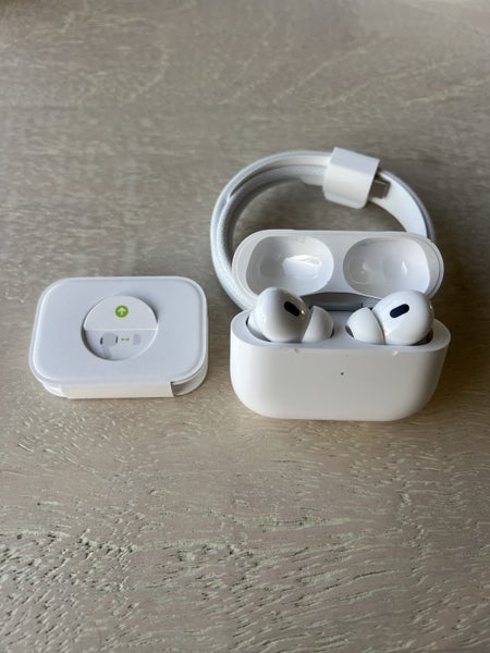 Apple AirPods Pro Gen 2 USB-C Carousel 1