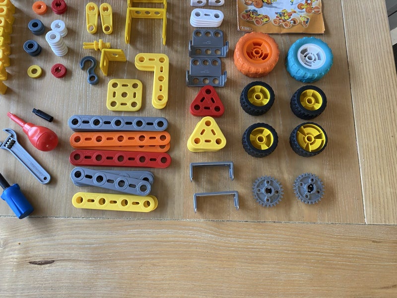 200+ pcs of Meccano Construction Box Carousel 6