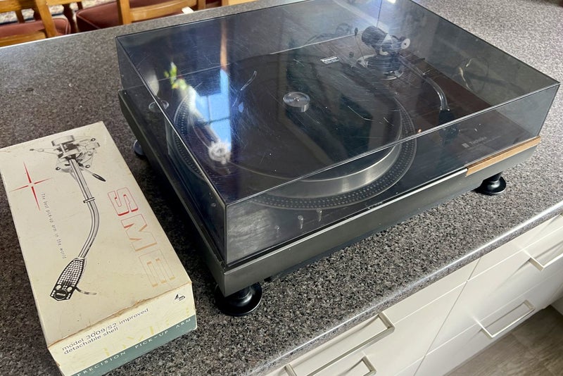 Technics Turntable with SME 3009 Mk II tone arm. Carousel 1