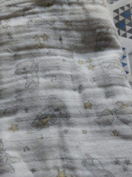 2 muslin blankets and toy Carousel 2