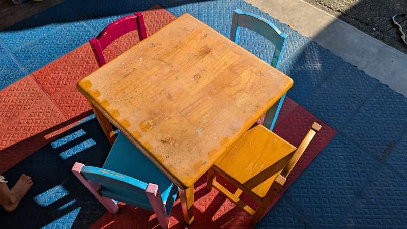 Kids table and chairs Carousel 3