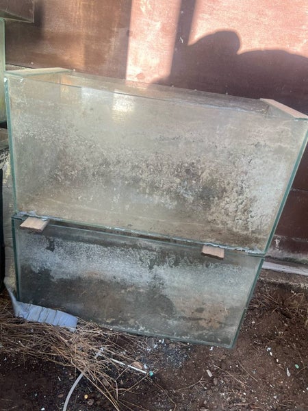 2 x Fish tanks Carousel 1