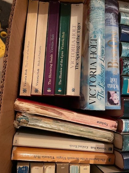 VICTORIA HOLT - Bulk Lot of Books Carousel 1