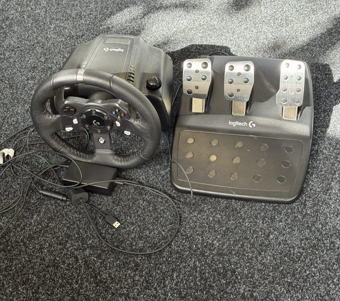 logitech g920 racing wheel & pedals for Xbox or PC Carousel 1