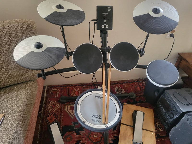 ROLAND VDRUMS TD1K ELECTRONIC DRUMKIT Carousel 2