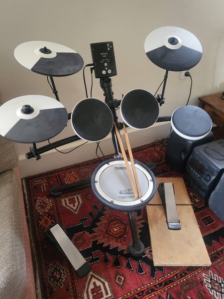 ROLAND VDRUMS TD1K ELECTRONIC DRUMKIT Carousel 1