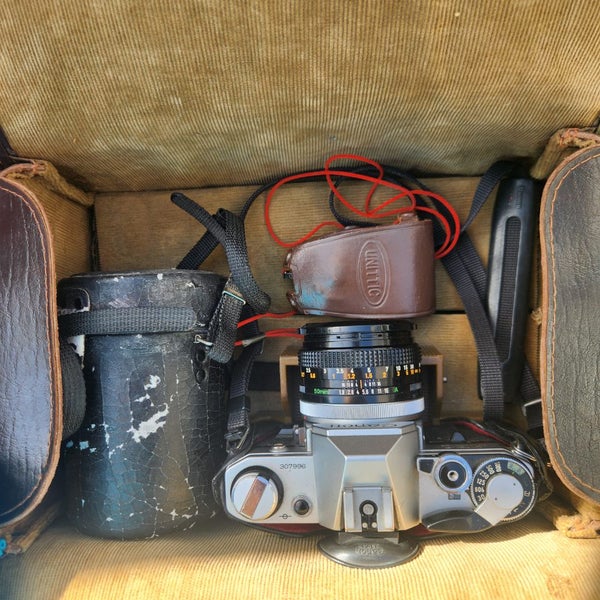 Complete Canon AE-1 Bundle Carousel 2