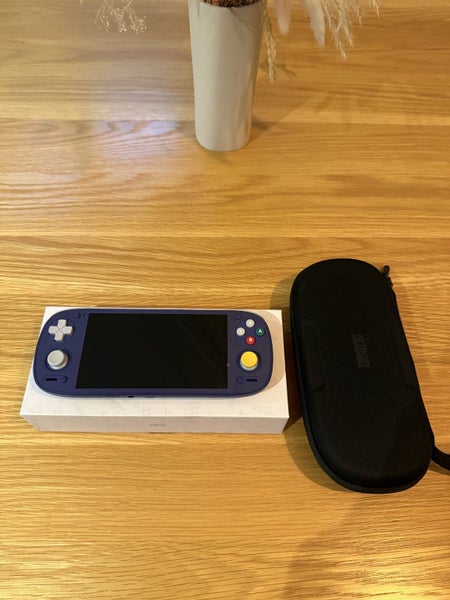 Retroid Pocket 5 + Official Retroid Case Carousel 2