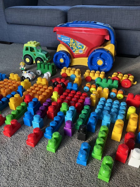 Mega Bloks 80+ pieces, Wagon and Tractor Carousel 9