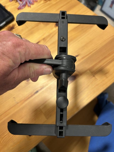 Ashton iPad/tablet holder Carousel 3