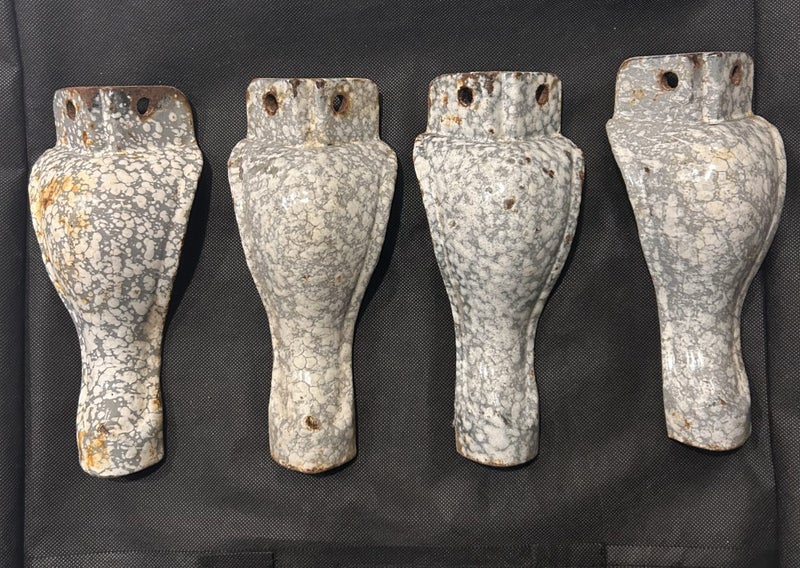 4x Vintage Cast Iron feet Carousel 1