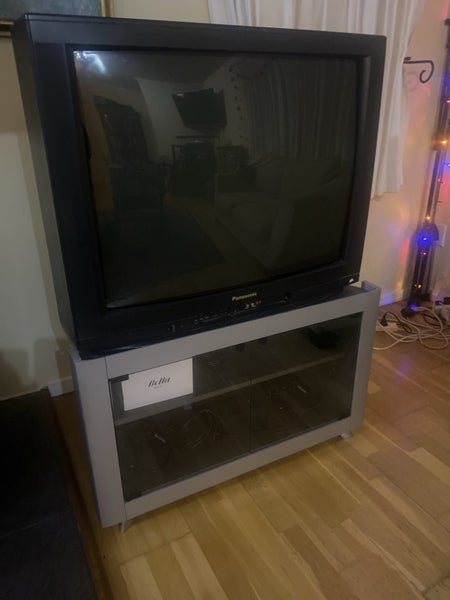 Panasonic 33” CRT TV w/ Cabinet Carousel 1