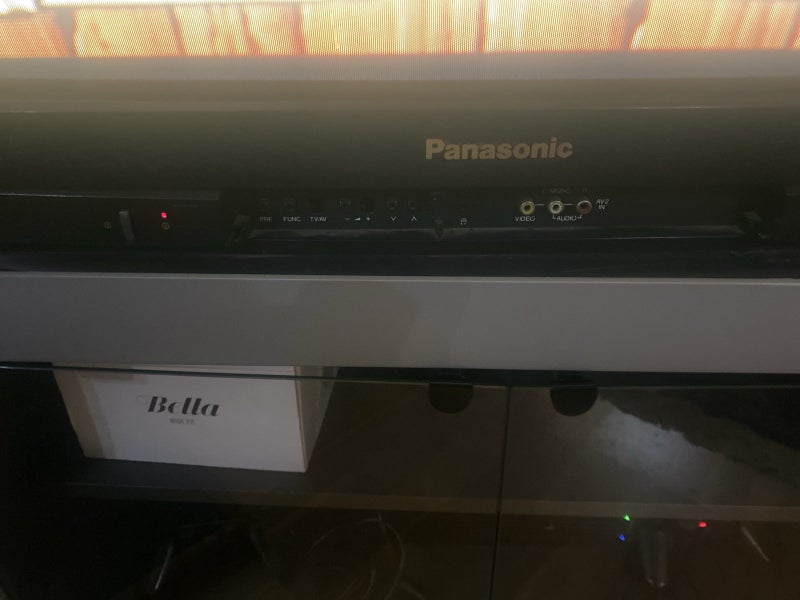 Panasonic 33” CRT TV w/ Cabinet Carousel 6