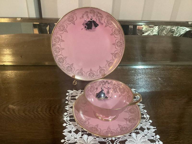 Antique handpainted Bavaria teacup trio Carousel 1