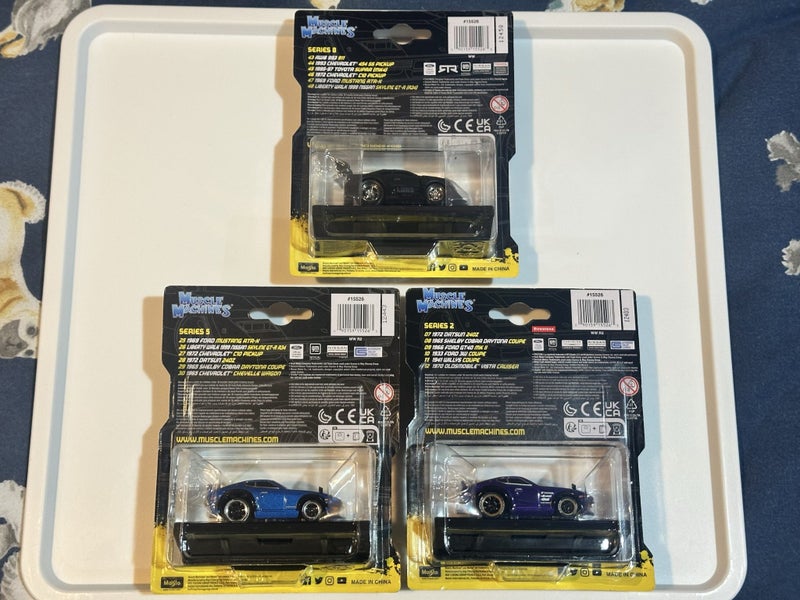 Muscle Machines Datsun 240Z & LBWK Nissan Skyline GTR R34 Carousel 2