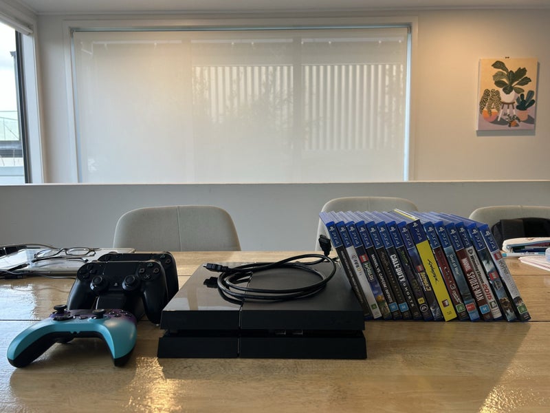 Playstation 4 (PS4) 1TB Console, 3 Controller, Charging dock, 15 games Carousel 1