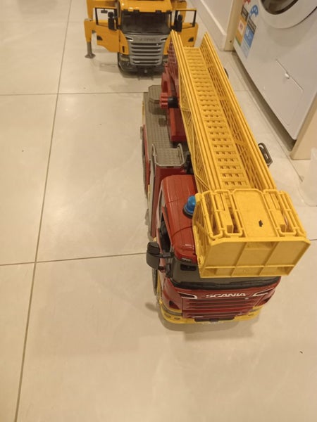 Bruder Fire Engine 1:16 scale Carousel 8