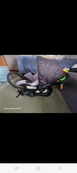 Carseat and base Carousel 2