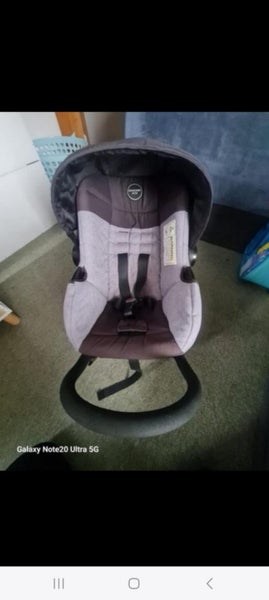 Carseat and base Carousel 1