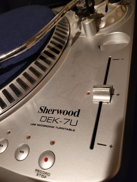 Sherwood DEK - 7U Turntable Carousel 1