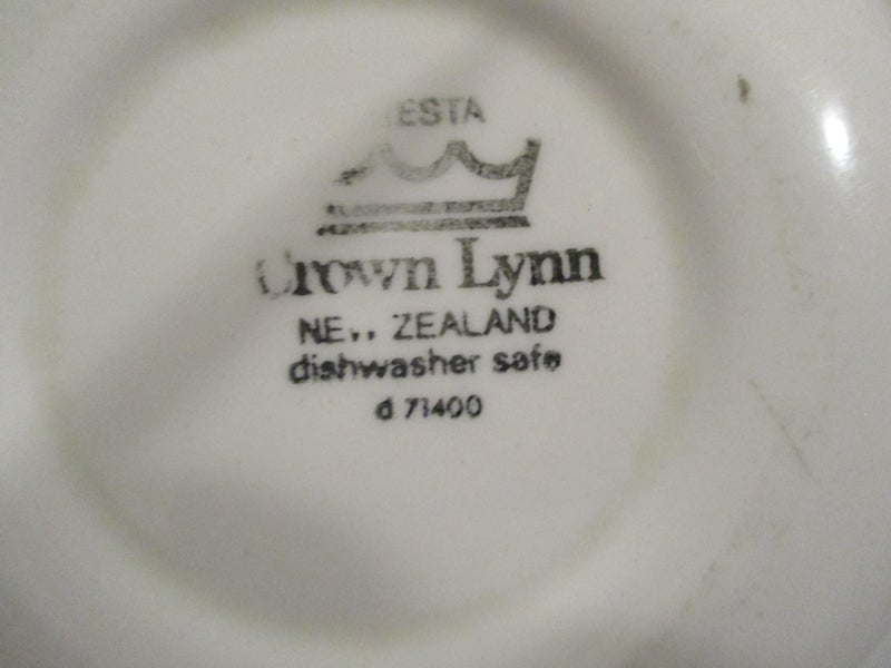 Crown Lynn - d714000 Bowl Carousel 2