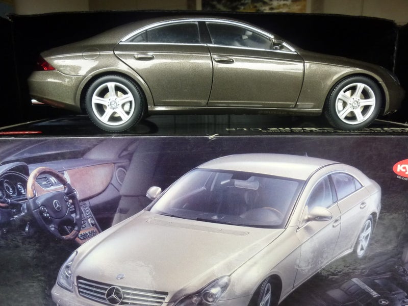 2005 MERCEDES BENZ CLS die cast car KYOSHO Metallic Grey scale: 1/18 Carousel 1