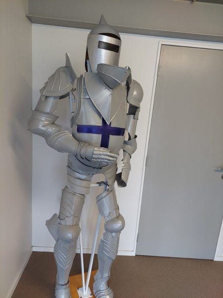Suit of Armour sculpture Carousel 1