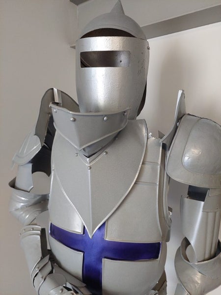 Suit of Armour sculpture Carousel 2