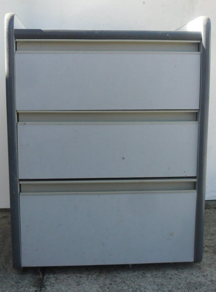 Office Drawers, grey colour, 3 drawers, very good condition, can deliver in Chc. Carousel 1