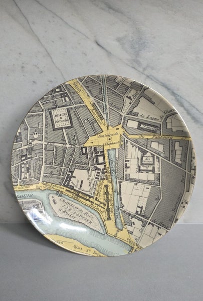 GORGEOUS DECORATIVE PARIS MAP PLATE 26cm $1R!! Carousel 1