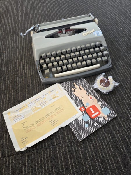 Typewriter Consul Carousel 4