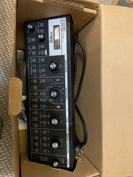 Moog Slim Phatty Carousel 1