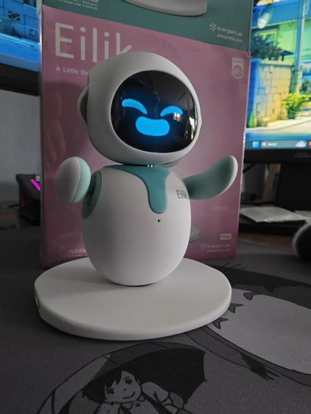 Eilik Robots Carousel 2