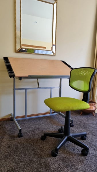 DRAWING / ART TABLE & CHAIR Carousel 1