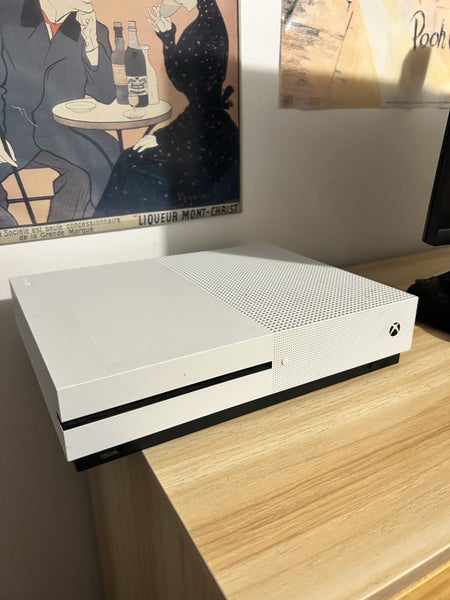 Xbox One S Console 1TB Carousel 1