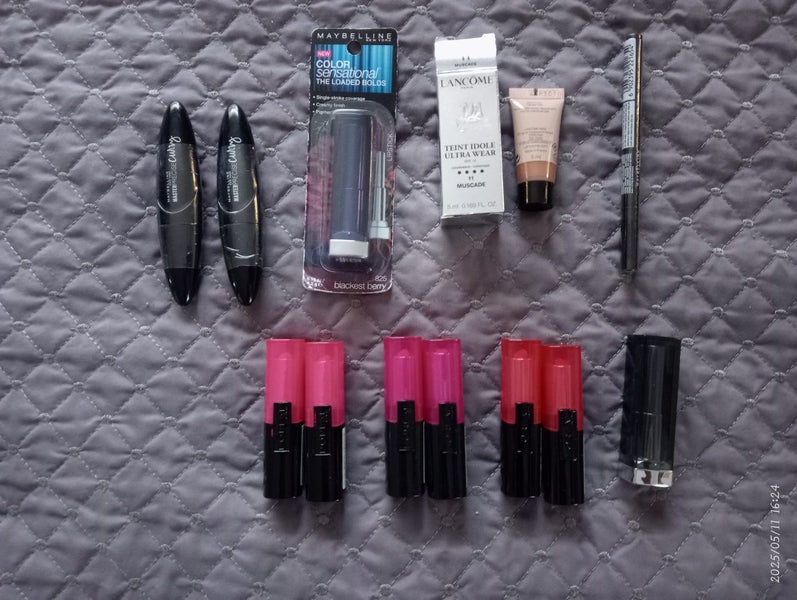 Make up - Bult Lot (2) Carousel 1